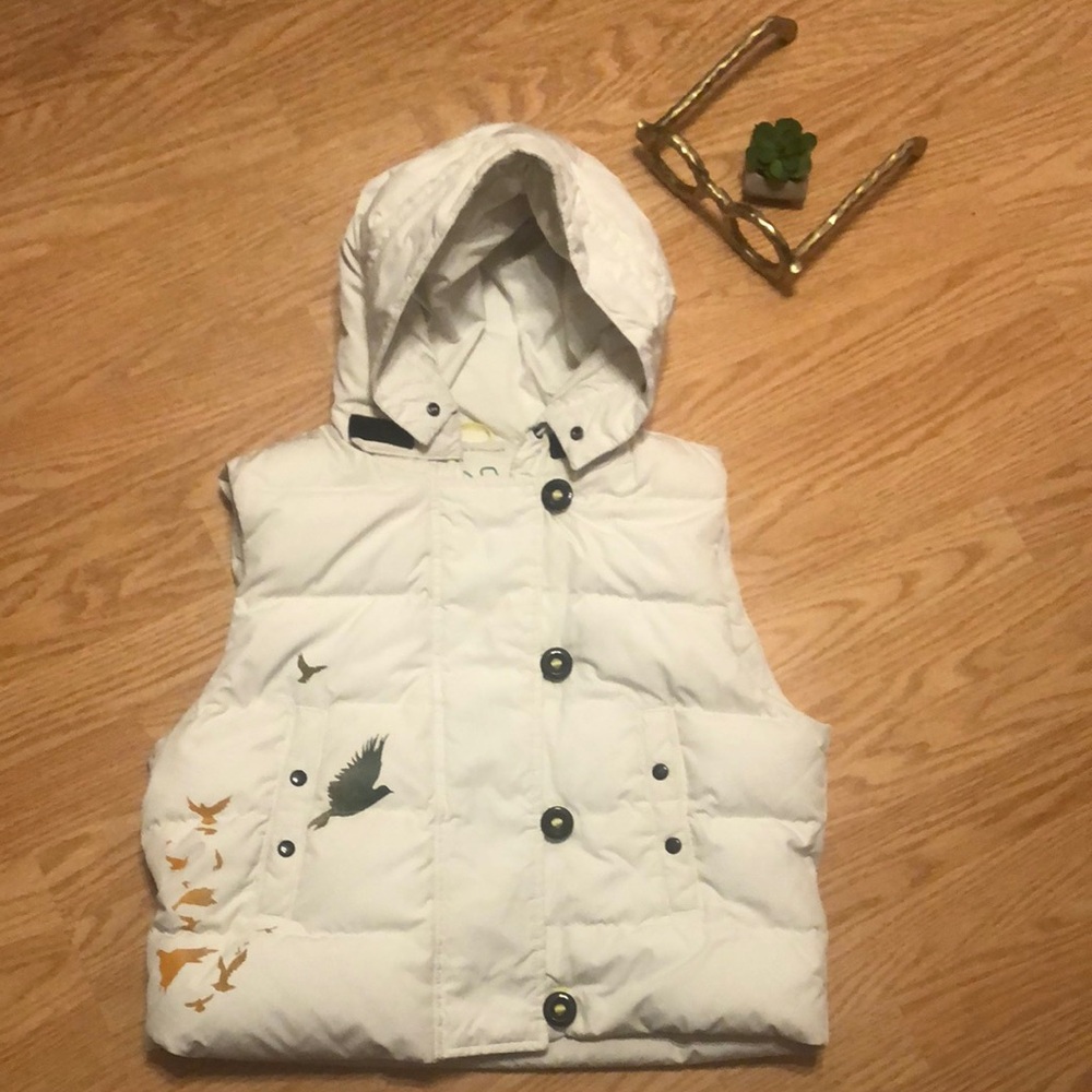 GAP White Cropped Puffer Vest with Bird Graphics